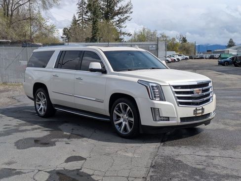 Used 2015 Cadillac Escalade ESV Premium image 3