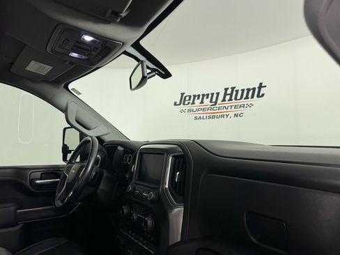 Used 2020 Chevrolet Silverado 2500 LTZ w/ LTZ Convenience Package image 33