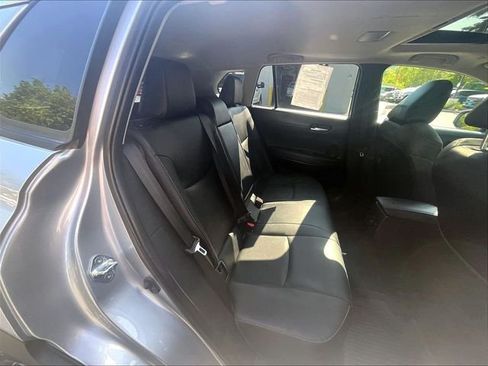 Used 2022 Toyota Corolla Cross XLE w/ Convenience Package AWD/4WD image 23