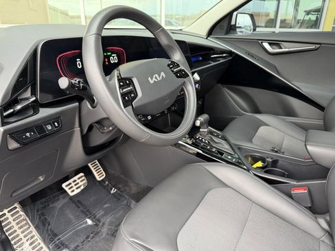Used 2023 Kia Niro EX Touring image 31