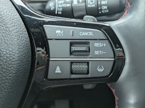 Used 2025 Honda Pilot Black Edition image 23