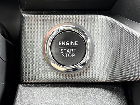 Used 2025 Ford F250 Platinum image 9