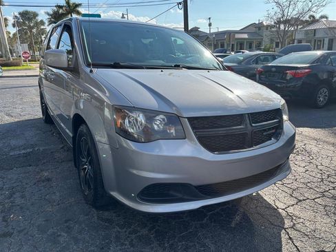 Used 2015 Dodge Grand Caravan SE image 7