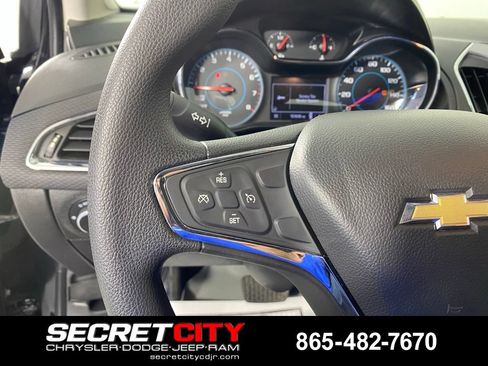 Used 2018 Chevrolet Cruze LT w/ Convenience Package FWD image 14
