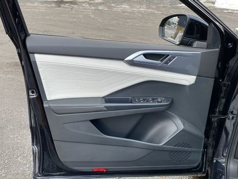 New 2026 Volkswagen Taos SEL image 20