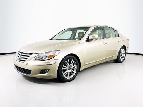 Used 2010 Hyundai Genesis 3.8 w/ Technology Pkg 4 image 3