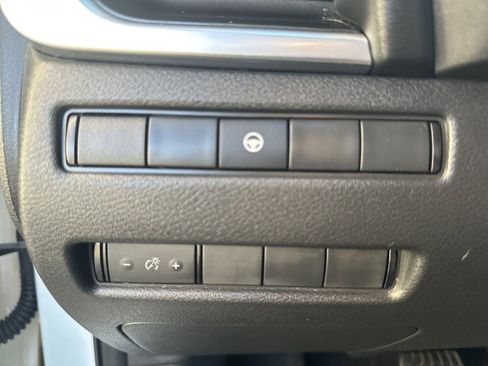 Used 2022 Nissan Rogue SV image 14