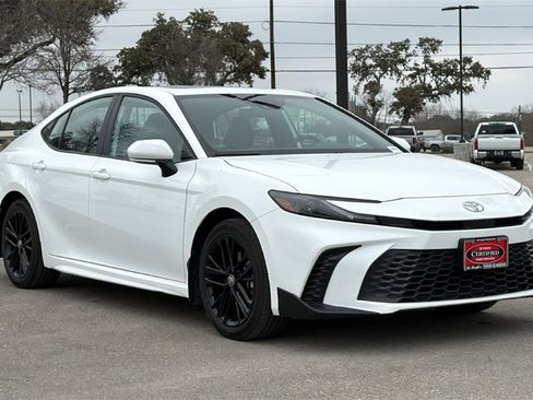 Used 2025 Toyota Camry SE image 9