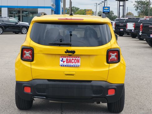 Used 2018 Jeep Renegade Altitude image 5
