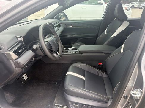 Used 2026 Toyota Camry SE FWD image 9