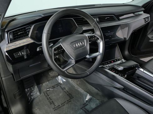 Used 2023 Audi e-tron Premium Plus w/ Premium Plus Package AWD/4WD image 4