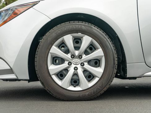 Certified 2026 Toyota Corolla LE FWD image 5