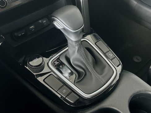 Used 2025 Kia Seltos S image 25