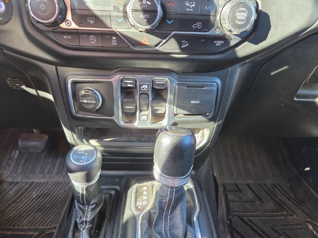Used 2020 Jeep Wrangler Unlimited Sahara AWD/4WD image 7