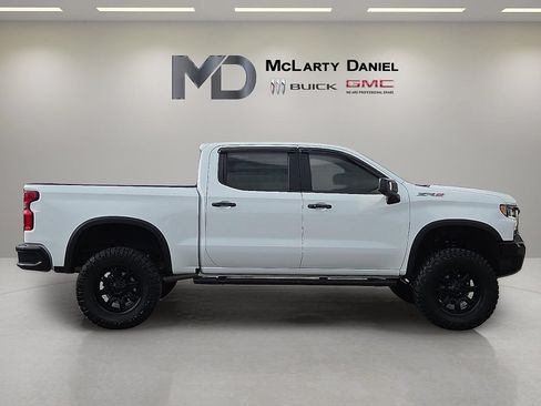 Used 2022 Chevrolet Silverado 1500 ZR2 w/ Technology Package AWD/4WD image 15