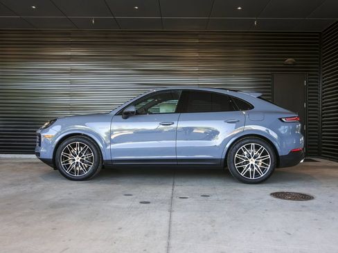 New 2026 Porsche Cayenne E-Hybrid Coupe AWD/4WD image 2
