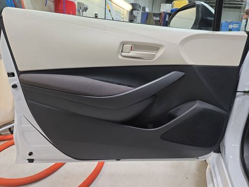 Used 2025 Toyota Corolla LE image 27