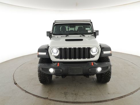 Used 2025 Jeep Gladiator Mojave w/ Convenience Group AWD/4WD image 2