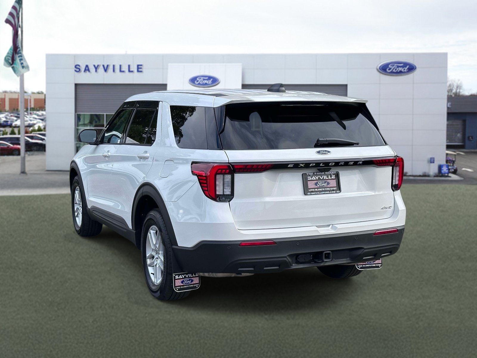 Used 2026 Ford Explorer Active AWD/4WD image 4