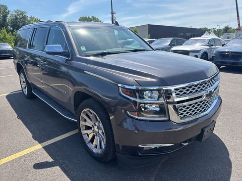 Used 2018 Chevrolet Suburban Premier AWD/4WD image 10