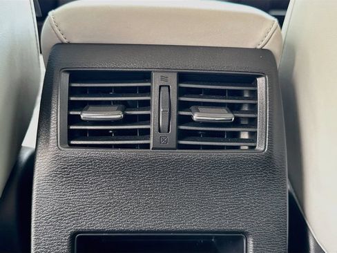 Used 2025 Mitsubishi Outlander SE FWD image 28