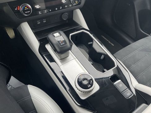 Used 2025 Mitsubishi Outlander SE image 33