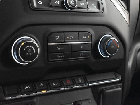 Used 2024 Chevrolet Silverado 1500 Custom image 17