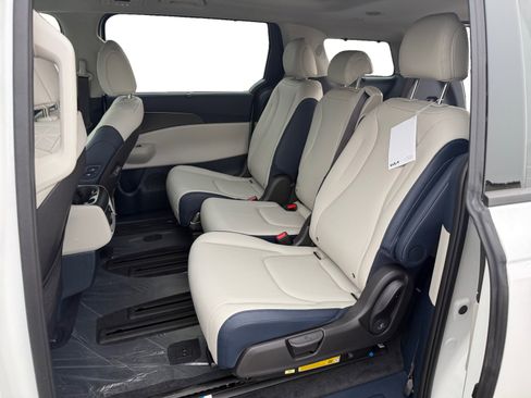 New 2026 Kia Carnival SX w/ SX Dark Edition Package image 16