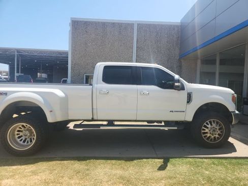 Used 2019 Ford F350 Lariat w/ Lariat Ultimate Package AWD/4WD image 5