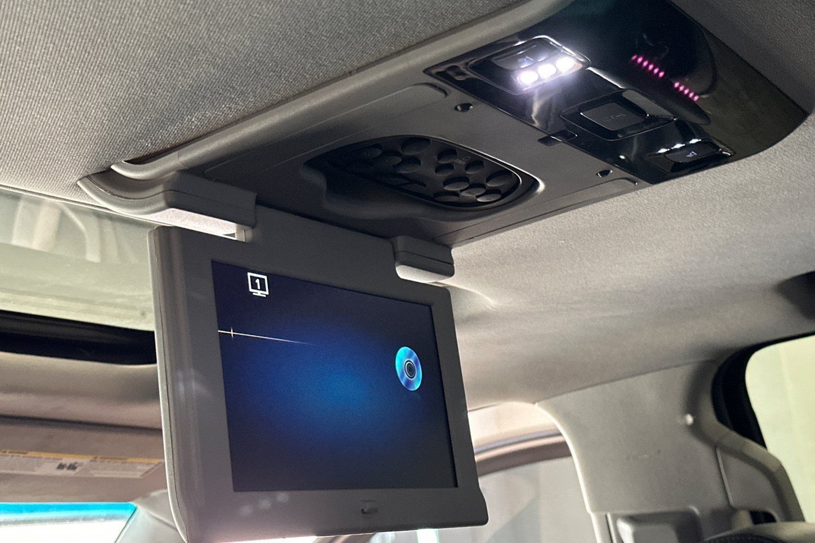 Used 2016 Cadillac Escalade Premium RWD image 17