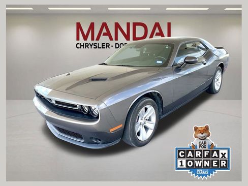 Used 2023 Dodge Challenger SXT RWD image 1