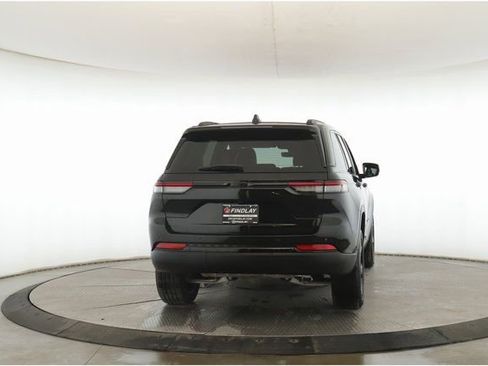 Used 2025 Jeep Grand Cherokee Altitude image 7