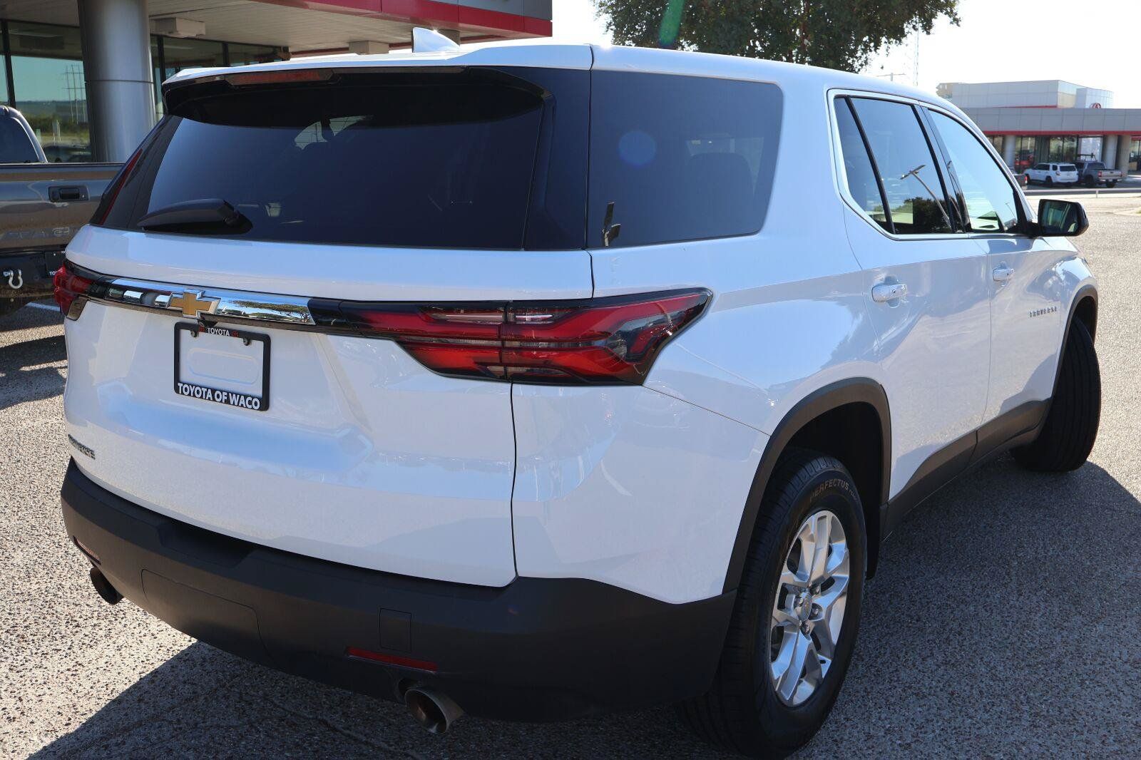 Used 2023 Chevrolet Traverse LS FWD image 3