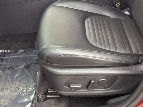 Used 2025 Kia Sportage SX image 21