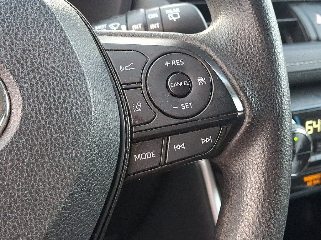 Used 2021 Toyota RAV4 XLE AWD/4WD image 21