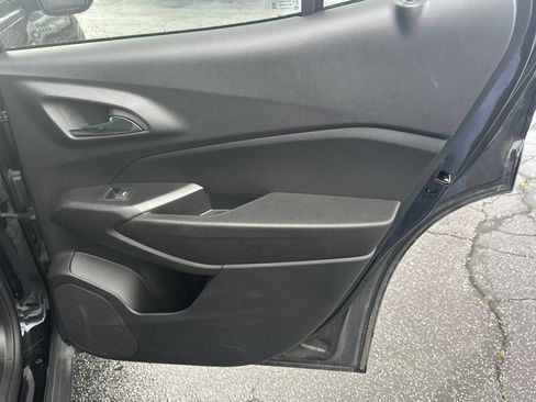 Certified 2025 Chevrolet Trax LT image 18