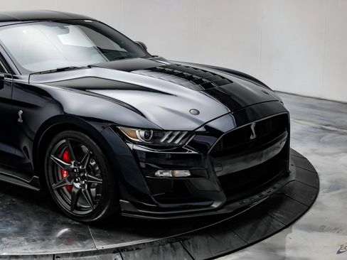 Used 2021 Ford Mustang Shelby GT500 w/ Carbon Fiber Track Pack image 26
