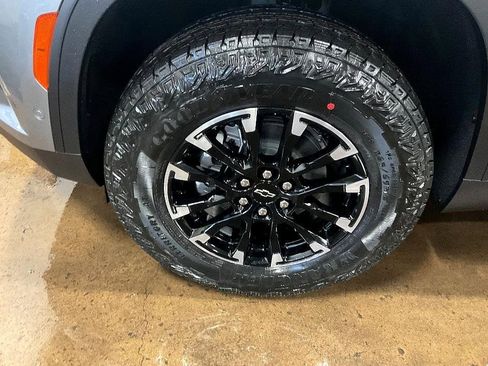 New 2026 Chevrolet Traverse Z71 w/ Enhanced Driving Package image 9