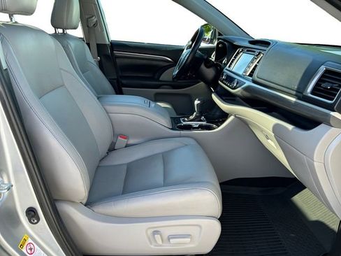 Certified 2019 Toyota Highlander Limited Platinum AWD/4WD image 16