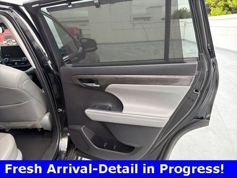Used 2023 Toyota Highlander Limited image 20