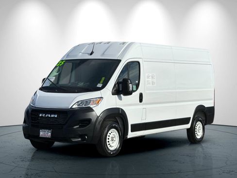 Used 2025 RAM ProMaster 2500 w/ Storage Group image 8