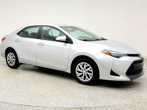 Used 2019 Toyota Corolla LE image 3