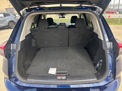 Used 2025 Nissan Rogue SV image 33