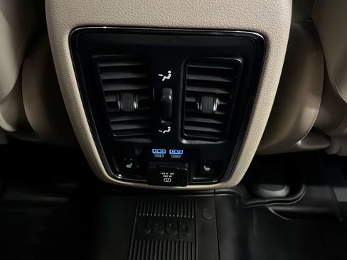 Certified 2018 Jeep Grand Cherokee Limited AWD/4WD image 20