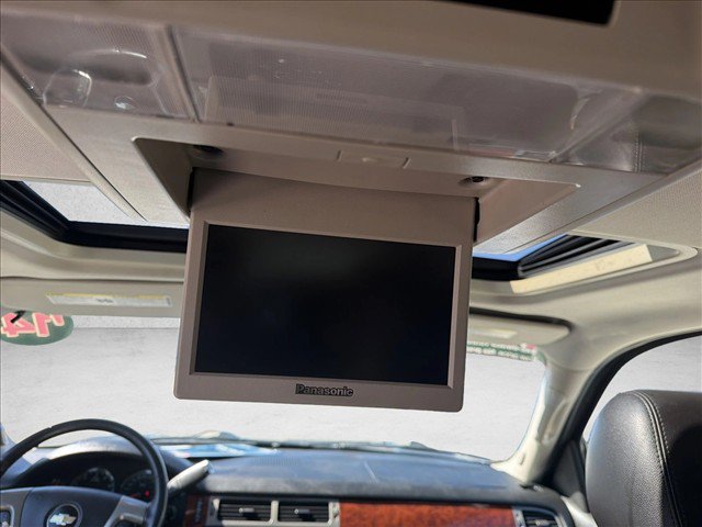 Used 2014 Chevrolet Suburban LTZ RWD image 20