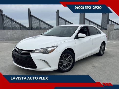 Used 2017 Toyota Camry SE FWD image 1