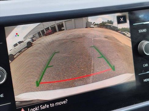 Used 2023 Volkswagen Taos SE w/ Panoramic Sunroof Package FWD image 12