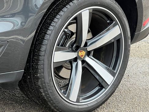 Certified 2025 Porsche Macan image 11