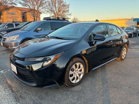 Used 2024 Toyota Corolla LE FWD image 1