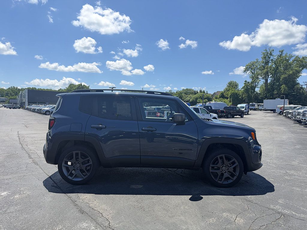 Used 2021 Jeep Renegade Latitude AWD/4WD image 9